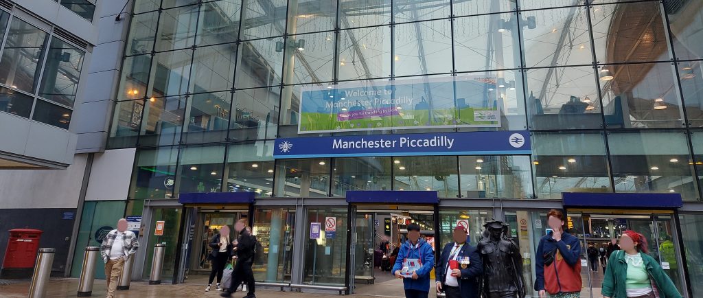 manchester train stations - piccadilly exit