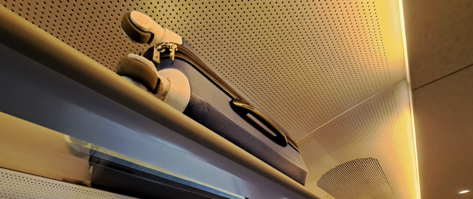luggage in pendolino overhead rack