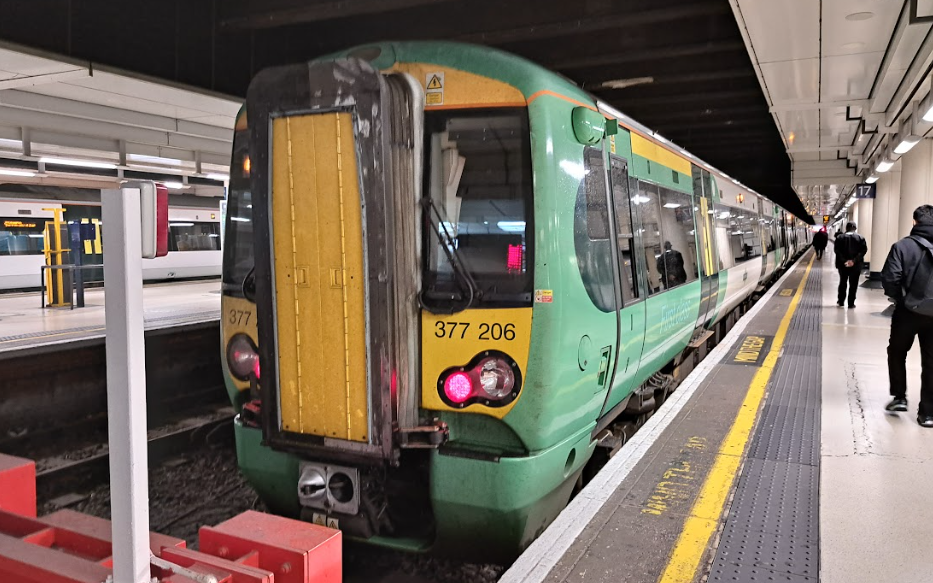 class 377 train at london victoria