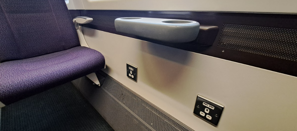 plug sockets and cup holders on heathrow express train