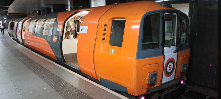 glasgow subway train