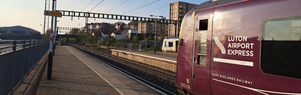 luton airport parkway station