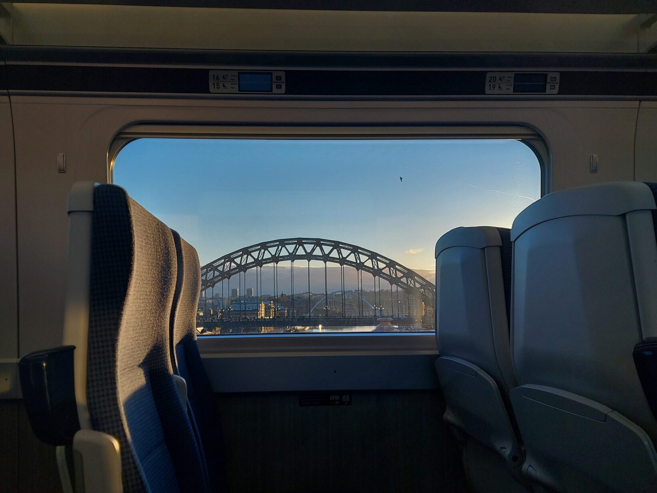 10 advantages of travelling by train - Railsmartr