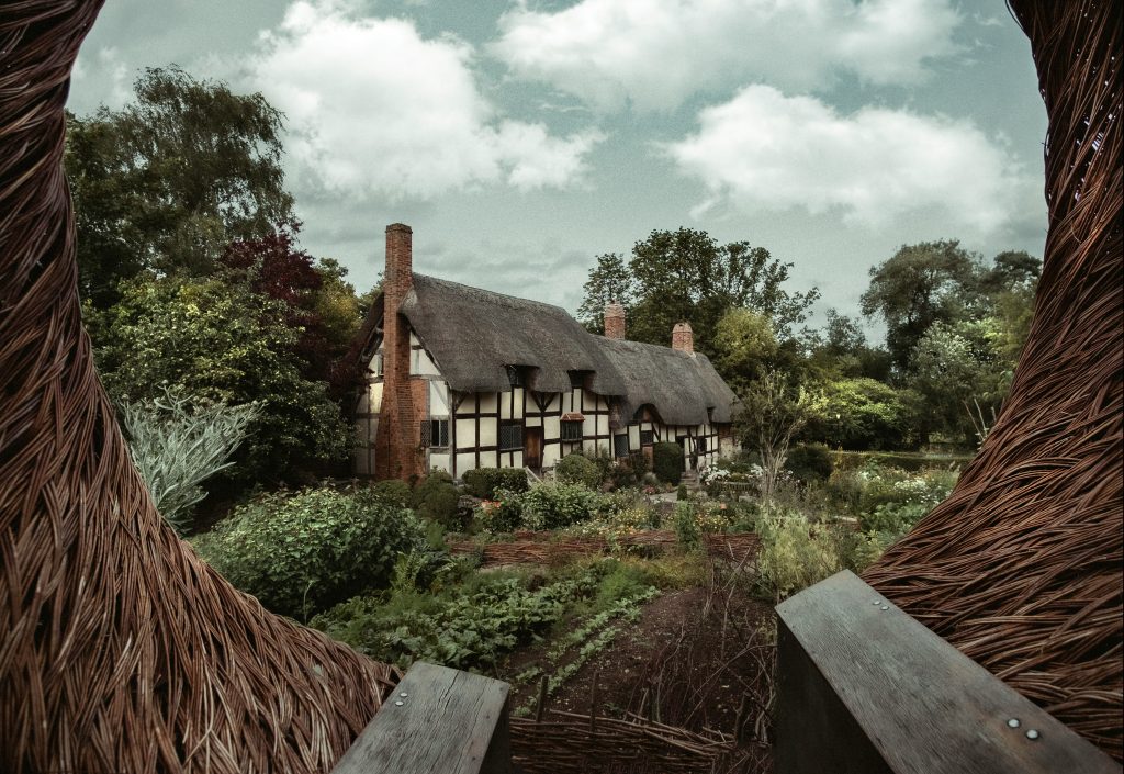 anne hathaway's cottage - which can be visited on cheap days out by train